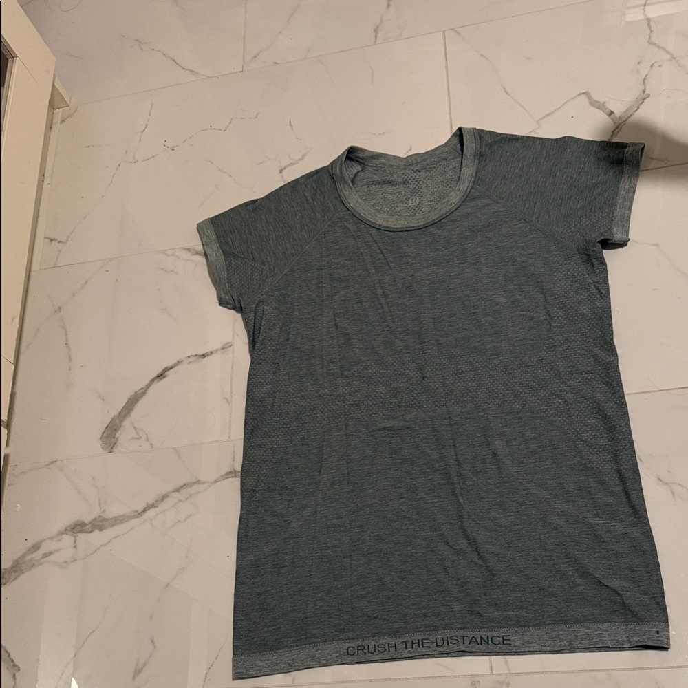 lululemon athletica Short Sleeve Tee - Mint Green
Great condition